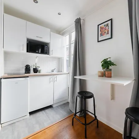 Cosy Batignoles Париж